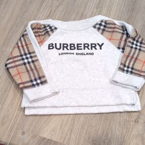 Burberry Kids Gray Sweatshirt with Plaid Sleeves *Call-out